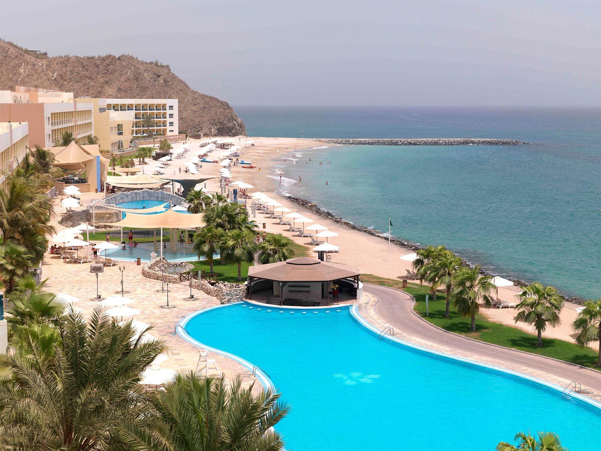 The Radisson Blu Resort Fujairah 5* (зе редисон блю резорт фуджейра) —  отель в Фуджейра (ОАЭ)